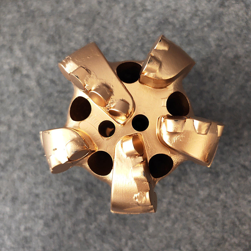 4 5/8 (117.5mm) 2 7/8 API การเชื่อมต่อน้ําดี PDC ตัดรู