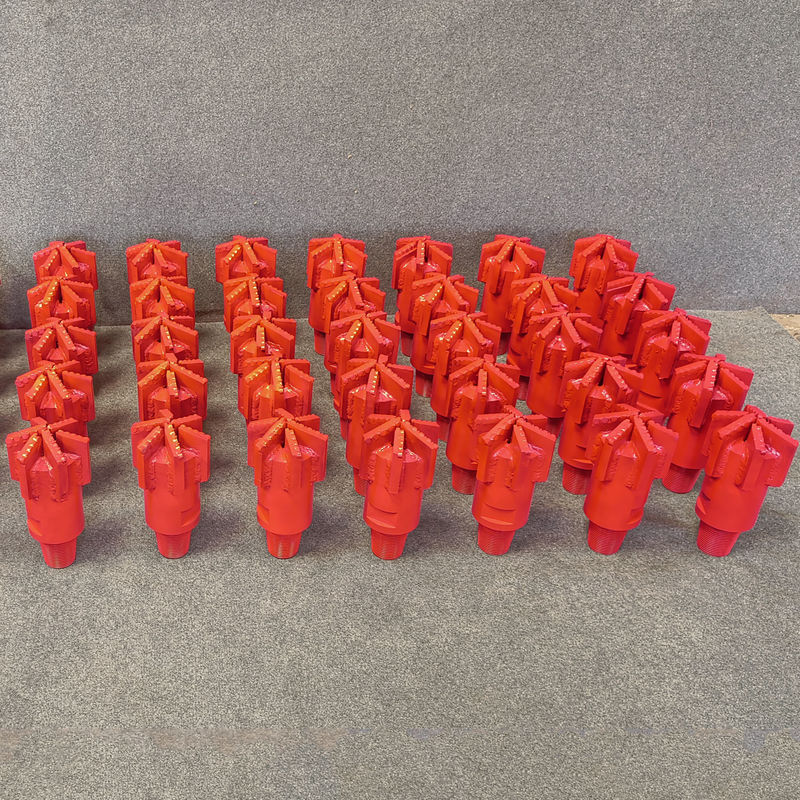ปรับปรุงสแตนเลส PDC Drag Bits แอพลิเคชันสําหรับการสร้างกลาง ทนทานการสวม รูปทรงกลม