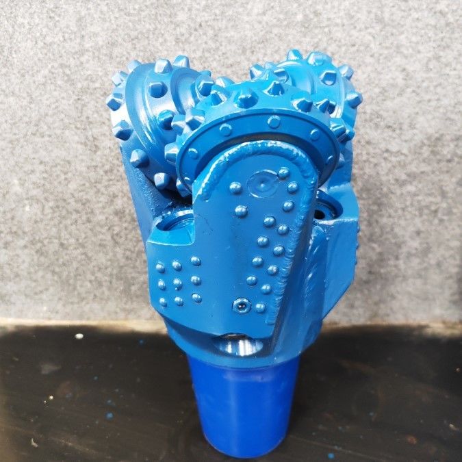 การทําเหมืองแร่พลังงาน Tricone Drill Bits Forging - การทํางานที่เรียบร้อยกับการเจาะทิศทางแนวราบ