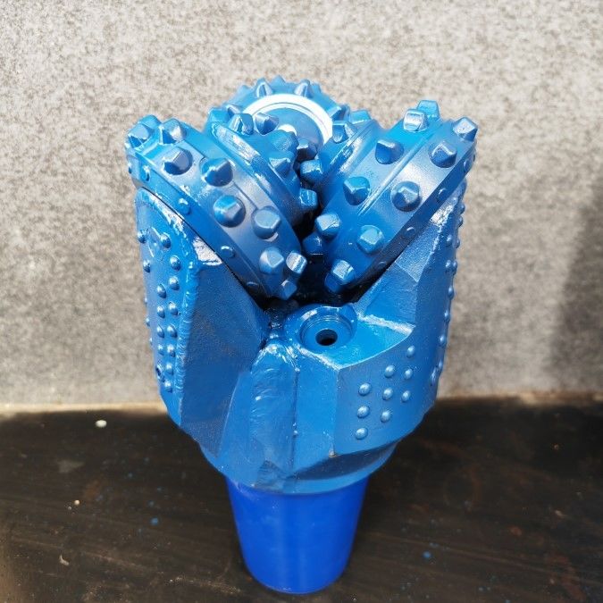 การทําเหมืองแร่พลังงาน Tricone Drill Bits Forging - การทํางานที่เรียบร้อยกับการเจาะทิศทางแนวราบ