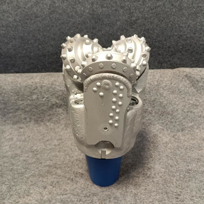 อายุการใช้งานยาว ความรบกวนต่ํา ระดับ 3 1/2 API Reg Tricone Drill Bits สําหรับการเจาะหินและก้อนหิน