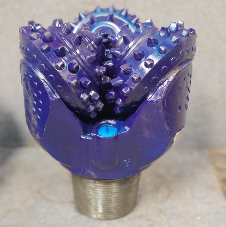 มาตรฐาน API แบรนด์ Kingdream Tricone Roller Cone Bits สําหรับการเจาะหินน้ํามันก๊าซ