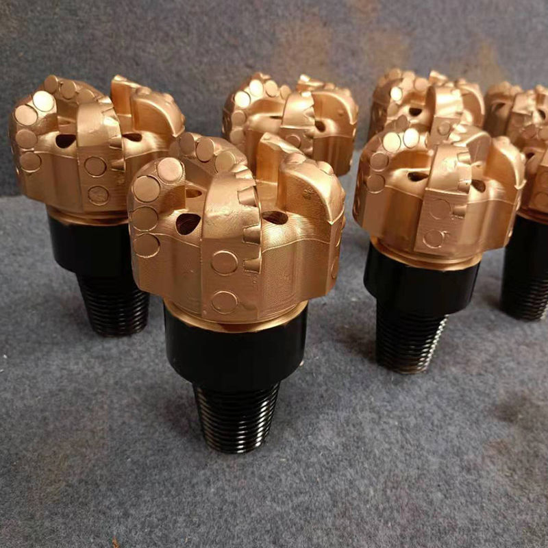 PDC Bit Body พร้อมเครื่องตัด PDC และการเชื่อมต่อ API สําหรับการเจาะบ่อน้ํา