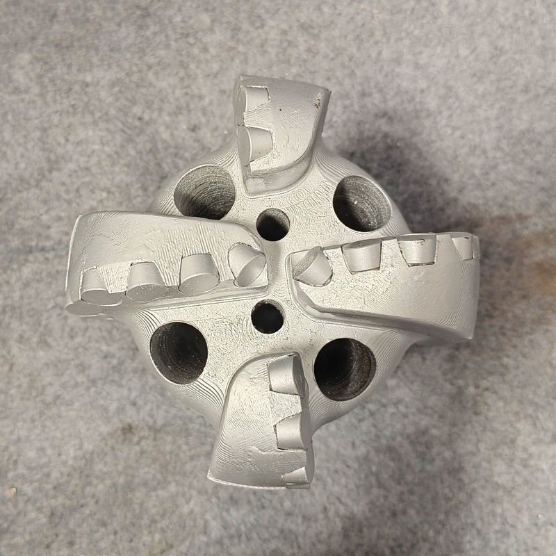 บิต PDC เหล็กคาร์ไบด์ที่มีการออกแบบเครื่องตัดคงที่และใบ 146 มิลลิเมตร-4 สําหรับการเจาะบ่อน้ํา