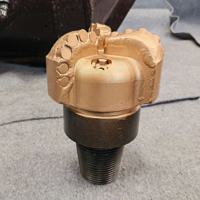 PDC Bit Body พร้อมเครื่องตัด PDC และการเชื่อมต่อ API สําหรับการเจาะบ่อน้ํา