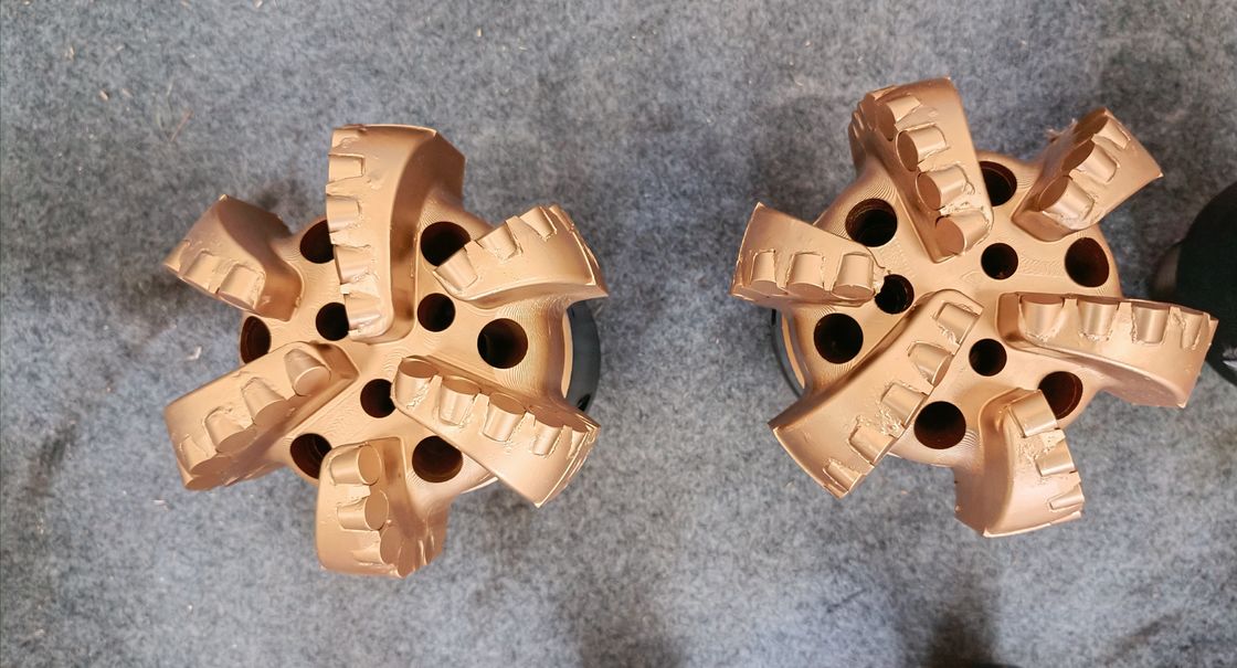 PDC Bit 5 Blades Steel Tooth Tricone Bits เครื่องมือเจาะน้ํามัน PDC Bit สําหรับเจาะน้ํามัน