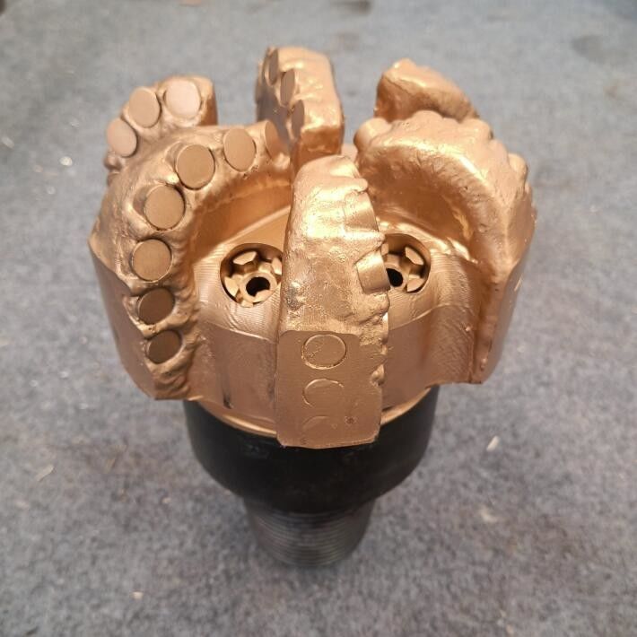 Diamond 98mm 3 Blade Pdc Arc Angle Drill Bit สําหรับบ่อน้ํา การเจาะเหมืองหิน