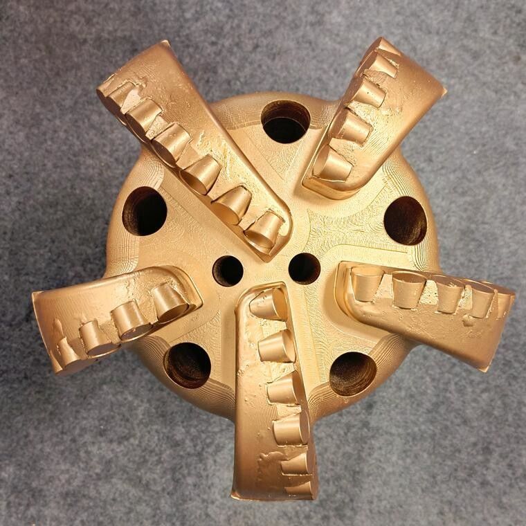 Diamond 98mm 3 Blade Pdc Arc Angle Drill Bit สําหรับบ่อน้ํา การเจาะเหมืองหิน