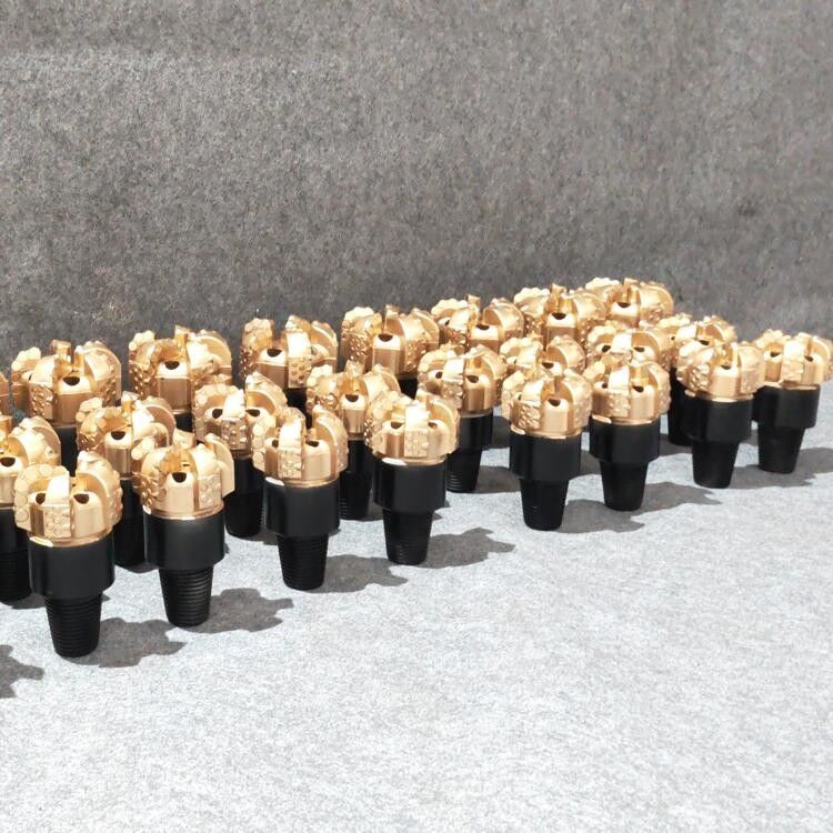 หินเจาะ PDC เพชร Bit สะสมเหล็กคาร์บอนสําหรับเหมืองหินถ่านหิน