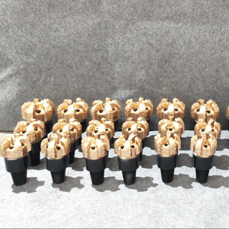 หินเจาะ PDC เพชร Bit สะสมเหล็กคาร์บอนสําหรับเหมืองหินถ่านหิน