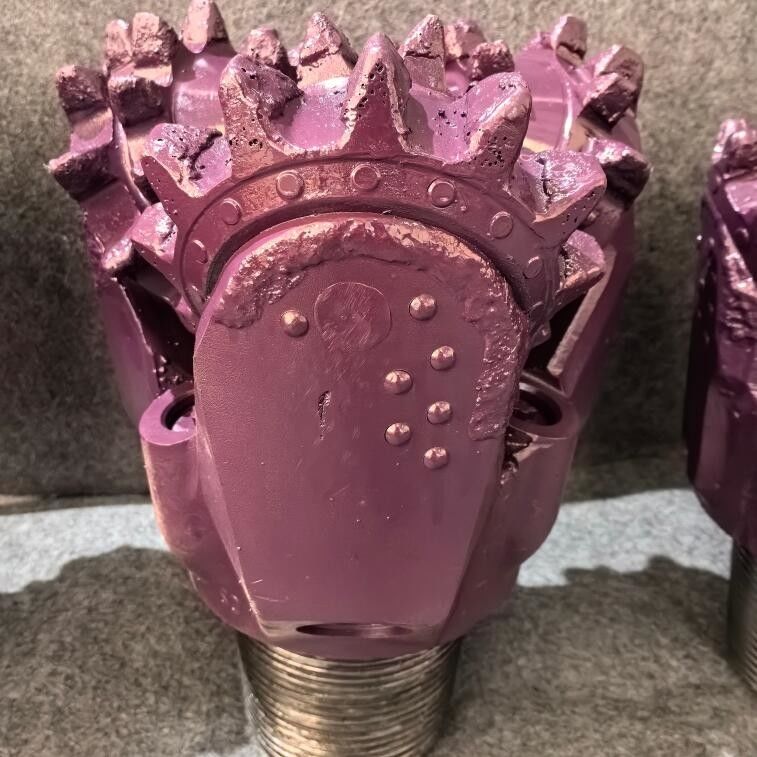 โลหะคาร์บอนสแตนเลส Tricone หิน Bit สาม Cone รอลเลอร์ บิต หิน Drill น้ําบ่อ อุตสาหกรรมการก่อสร้าง