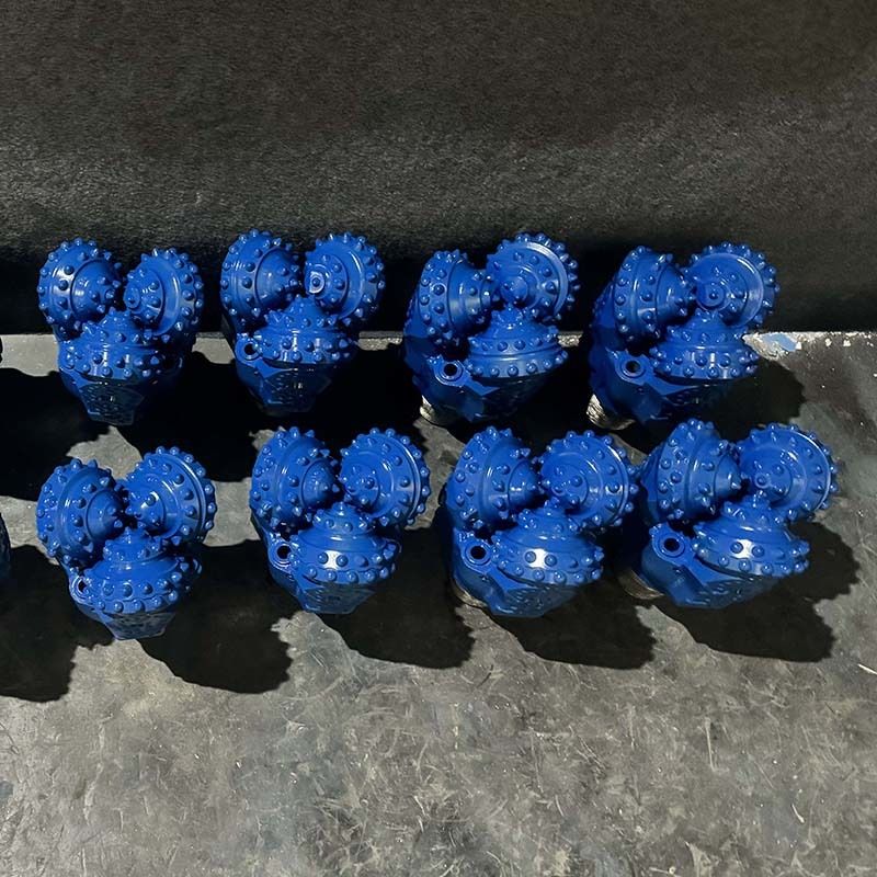 5 1/2 นิ้ว IADC 537 คาร์ไบด์ Rotary Rock Drill Bit ทริคอน บิต สําหรับน้ํา / น้ํามัน / ก๊าซเจาะบ่อน้ําเครื่องมือเจาะปลอม